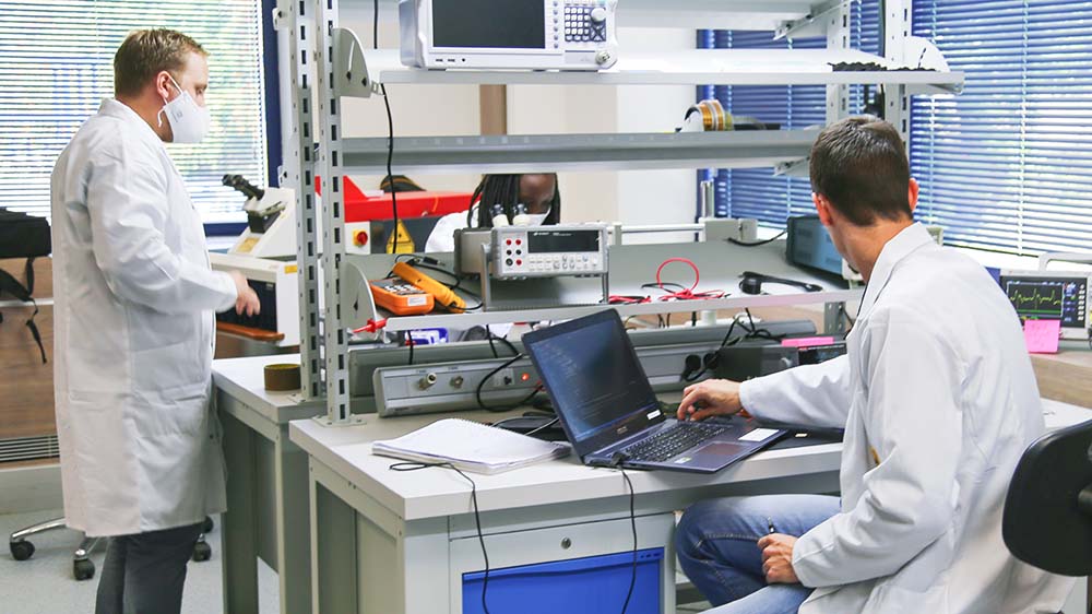1 world’s first leadless self- sustainable dual-chamber pacemaker